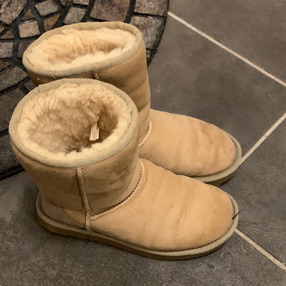 UGG Sand Short II Classic Shearling Boots size 6